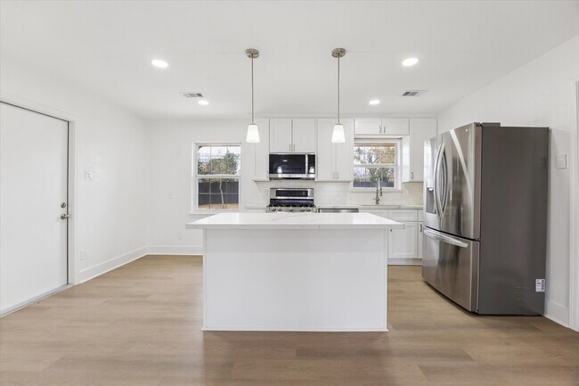 Photo - 2302 Hewitt Dr