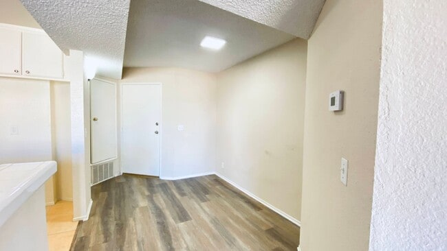 Photo - 5050 Klump Ave