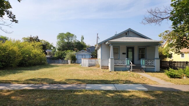 Building Photo - Two Bedroom Home in the Rose Park Neighbor...
