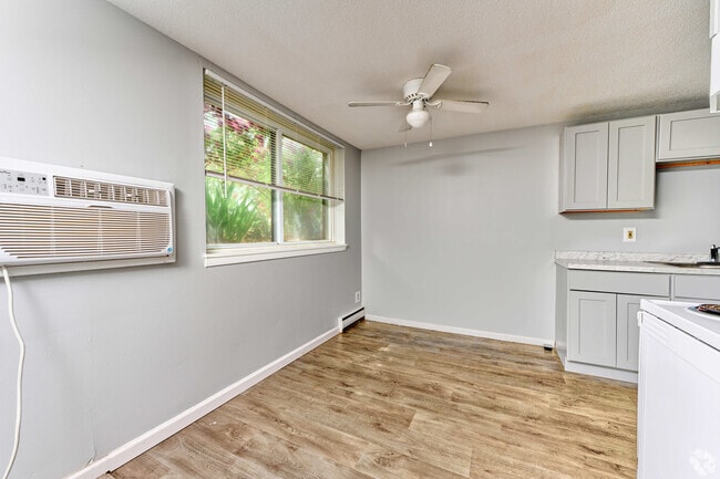 1BR, 1BA - 700SF - Dining Room - Chili Garden Apartments
