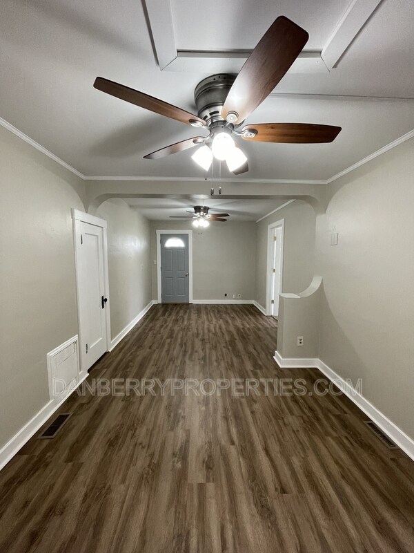 Photo - 220 N Main St