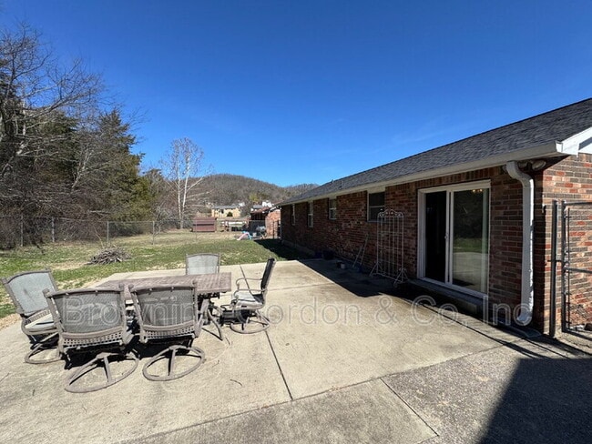 Photo - 544 Phipps Dr