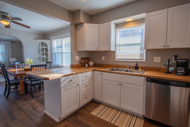 Photo - Short Term Rental Cozy two Bedroom one bat...