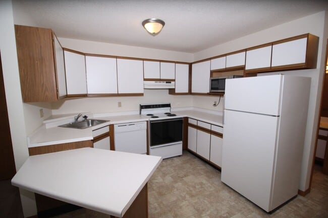 Photo - Lake Pointe Apartments