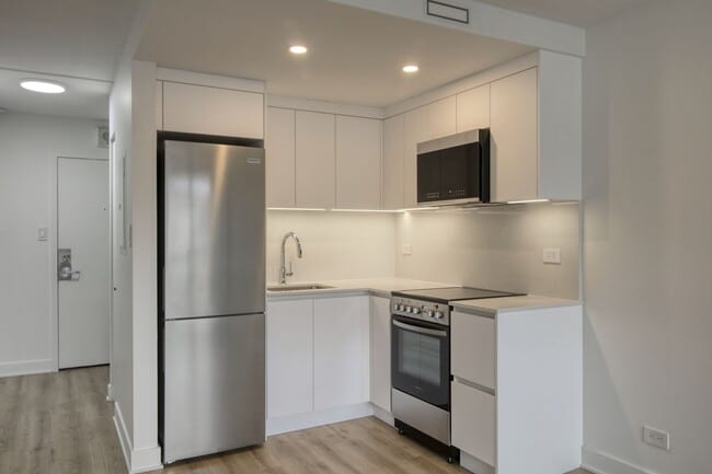 Building Photo - 1975 Maisonneuve Blvd W Unit 1610