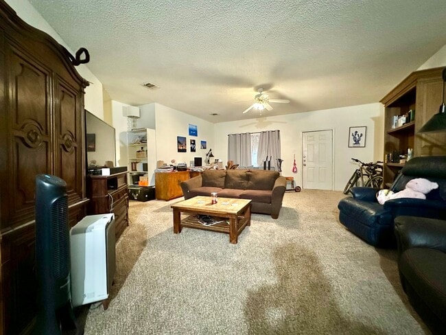 Photo - 1318 James Ave Unidad B