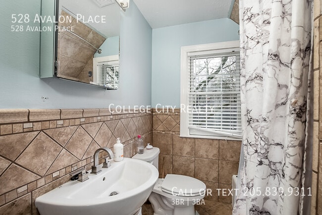 Photo - 528 Avalon Pl