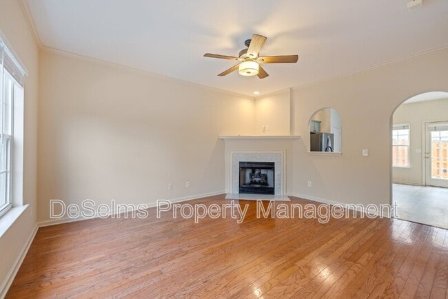 Photo - 1101 Downs Blvd