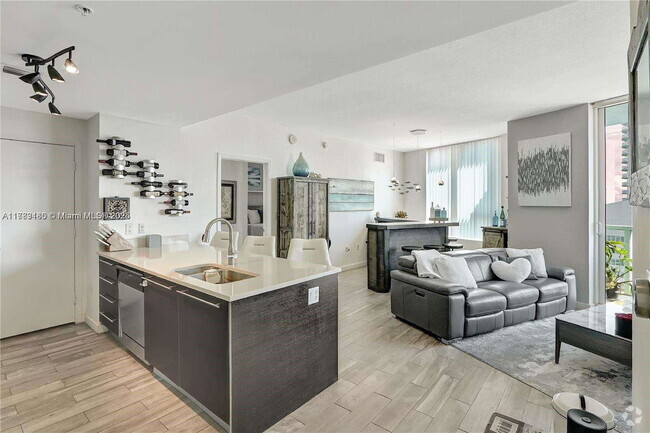 Building Photo - 1900 N Bayshore Dr Unit 3619 Rental