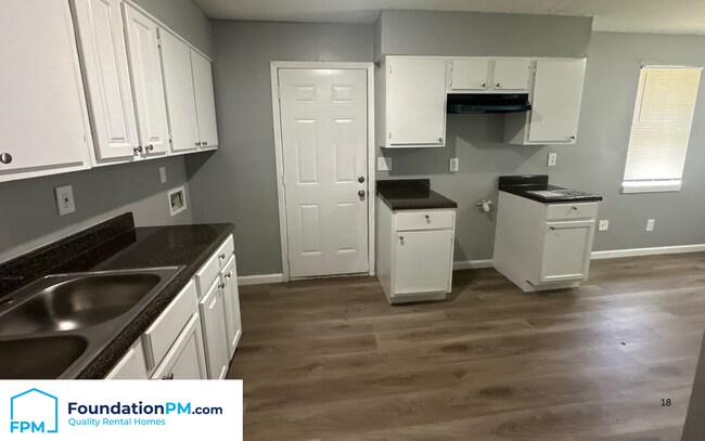 Photo - 996 N Claybrook St