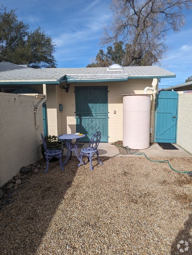 Building Photo - Great eastside location  1 Bedroom 1 Bath Rental