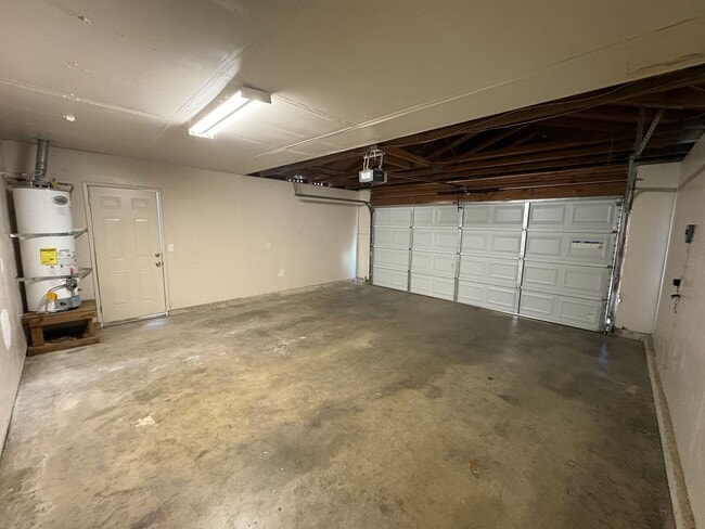 Photo - 869 Belmont St