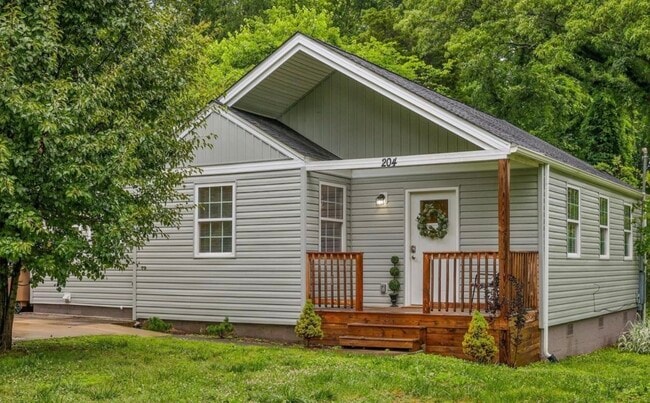 Building Photo - 204 N Bellemeade Ave