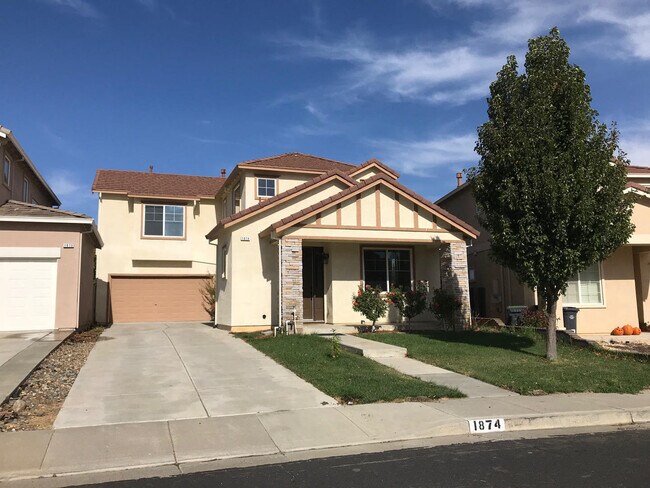 Gorgeous 3 bedroom 2 1/2 bath home located... - Gorgeous 3 bedroom 2 1/2 bath home located...