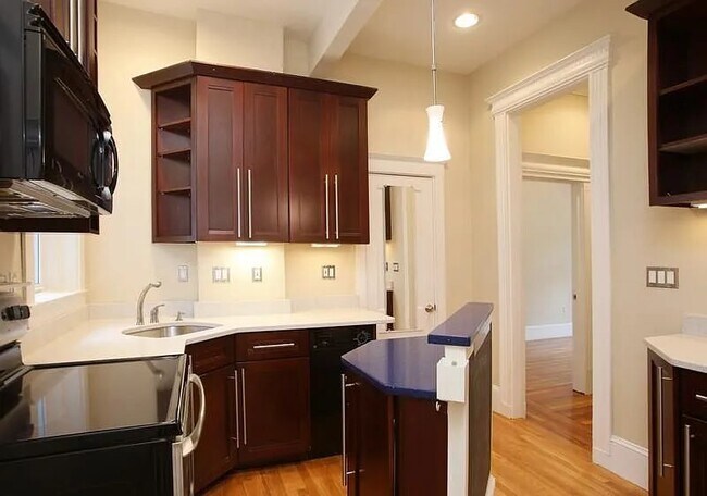 Building Photo - 1111 Boylston St Rental