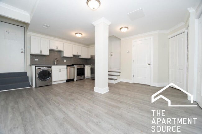 Photo - 648.5 W Roscoe St Condo