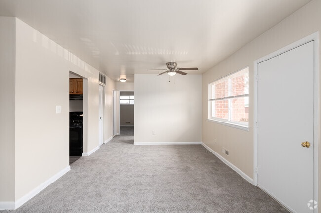 2BR, 1BA - 850SF
