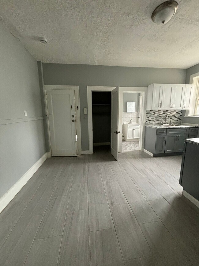 372-374 S 20th St 7 - 376 S 20th St Unit 7