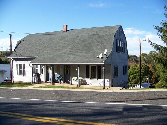 Front of the Home - 1720 Freeland Rd Unit #5