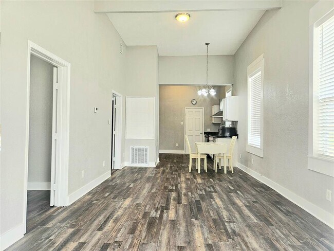 Photo - 901 28th St Unit 1