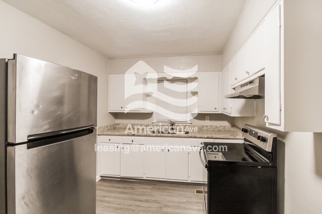 Photo - 914 Lamore St