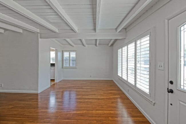 Photo - 2015 Robinson St Unit 2015