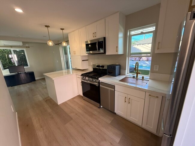 Photo - 8507 Croydon Ave