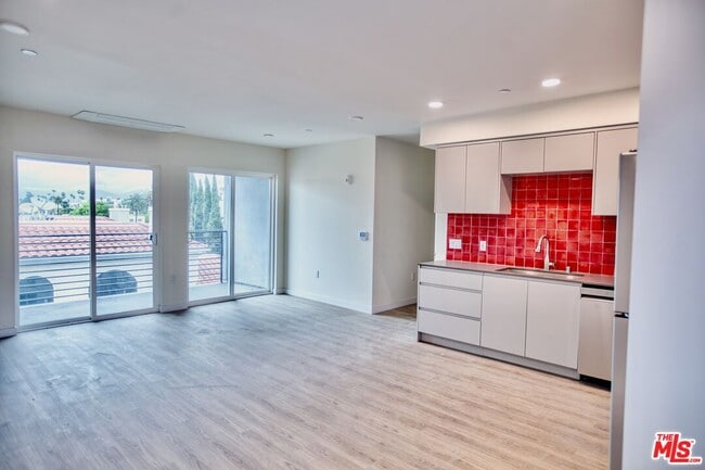 Photo - 14629 Erwin St Unit 201