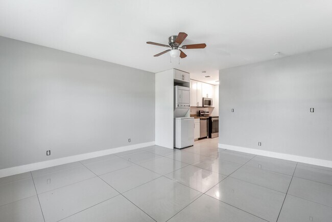 220 Perry Ave