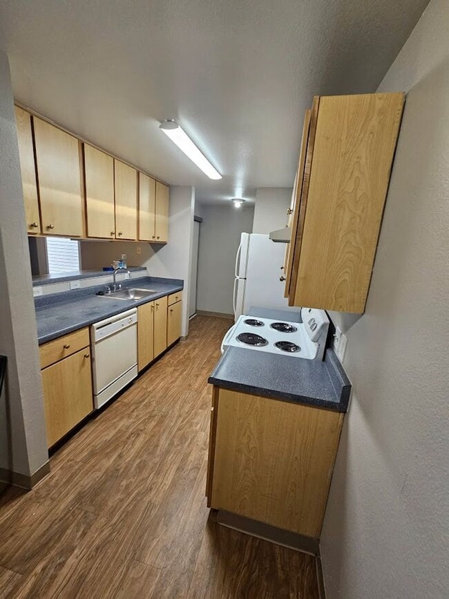 Photo - Life Just Got Better Come See For Yourself At Powell Court Apartments!! Unidad 52