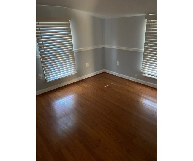 438 Main St Unit Top Floor D AVAILABLE $750 Top Floor D