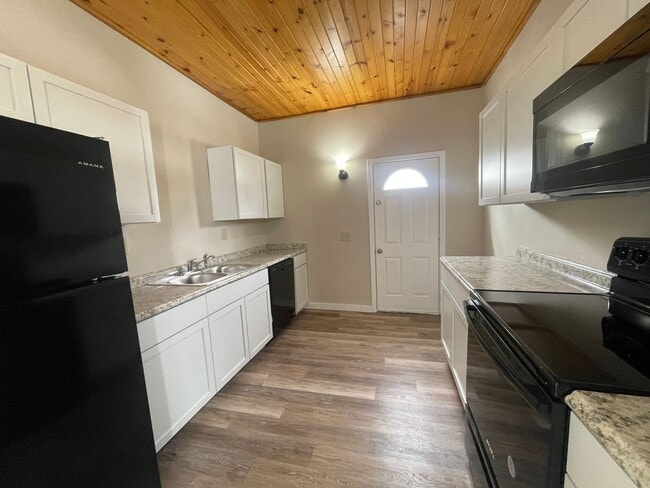 Photo - Beautiful 4 Bedroom 1 Bath House for Rent