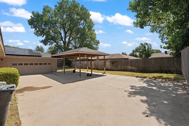 Photo - 1807 Holm Oak St