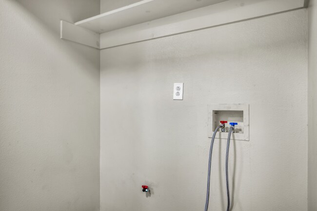 Photo - 5243 Huntington Dr Unidad 5