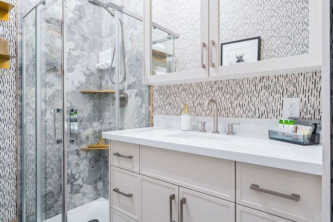 Photo - 168 McCaul St Unit SI ID1389234P