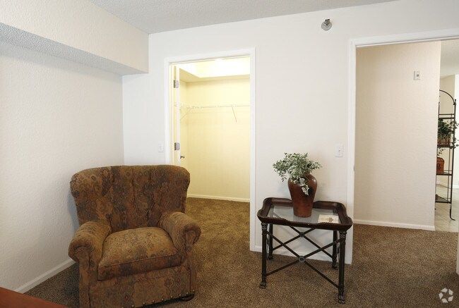 Photo - Dakota Station