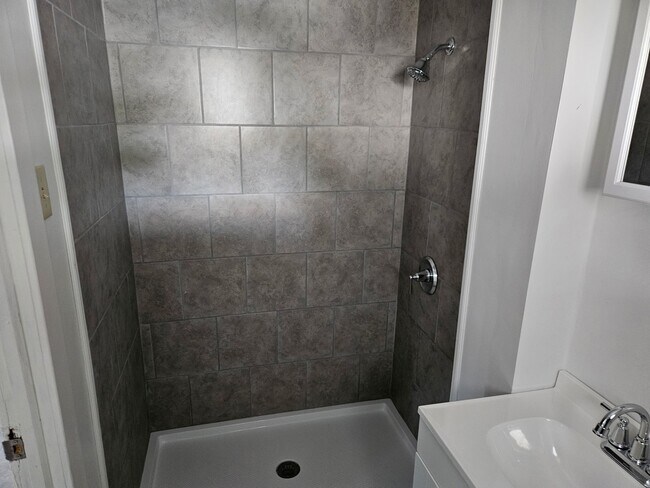 Photo - 301303-303 Summerhill Ave Unit 303