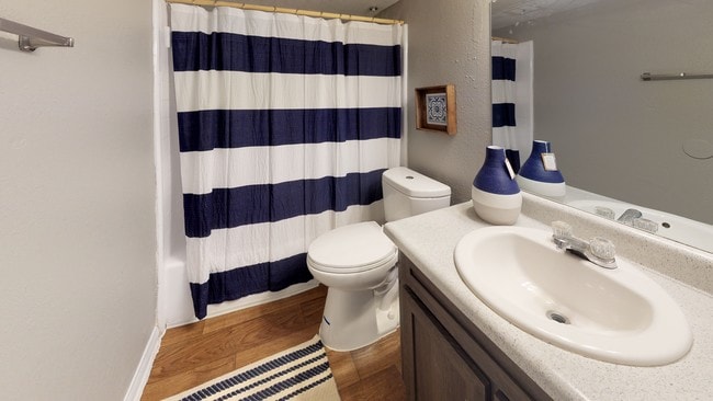 1 Bedroom Bathroom