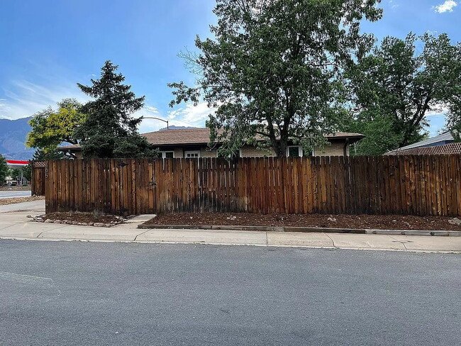 Photo - AVAILABLE JULY! "Spacious 5-Bed Sanctuary with 2.5 Baths in Boulder"