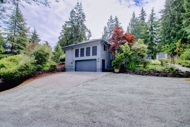 Photo - Lovely Clinton Home with Great Light and P...