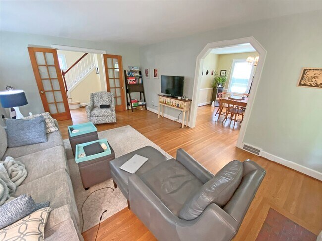 Photo - 2577 Elmwood Ave