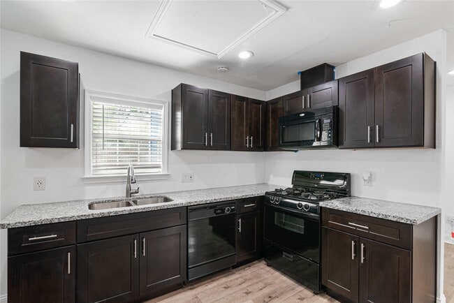 Photo - 320 Coronado St