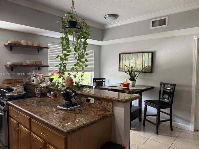 Photo - 924 SE 2nd St Unit 17