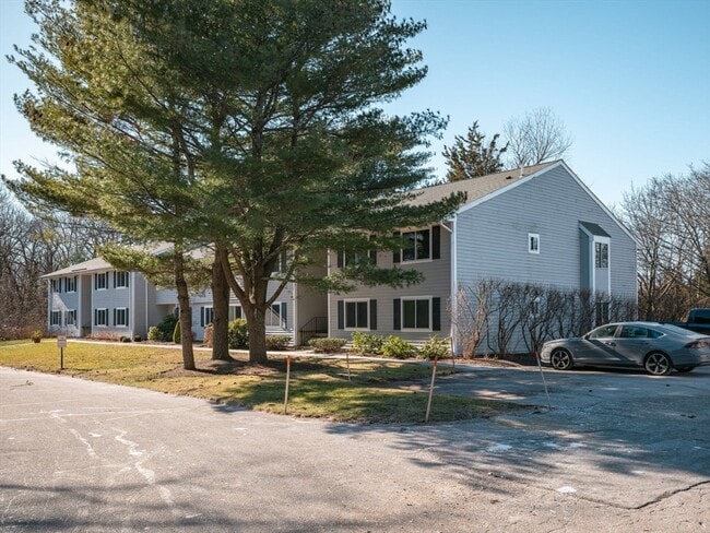 Building Photo - 18 Beal's Cove Rd Unit 18J Rental