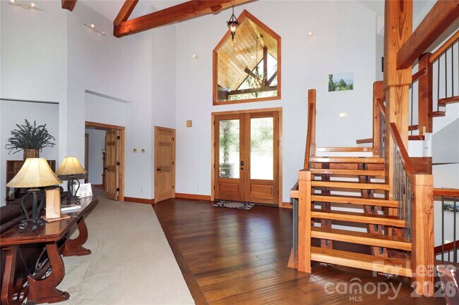 Photo - 111 Farmington Ln