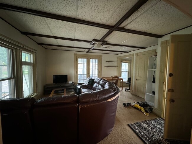 Living area - 77 W Howard St Unit 77 W. Howard Street up