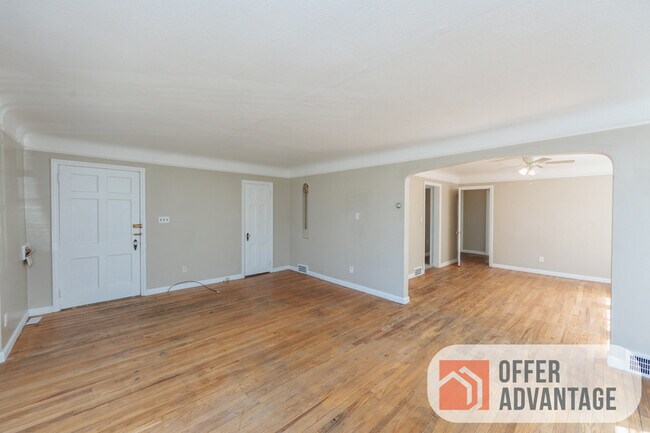 Photo - 1469 Genesee Rd