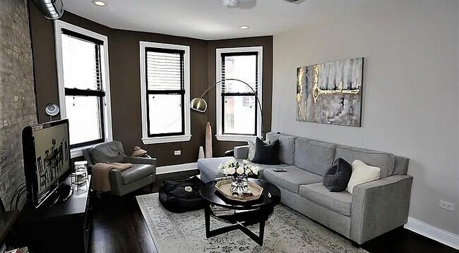 Photo - 2019 N Hoyne Ave Unit 2R