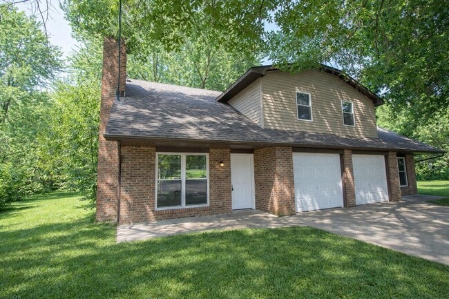 Building Photo - 1343 S Roseta Ave