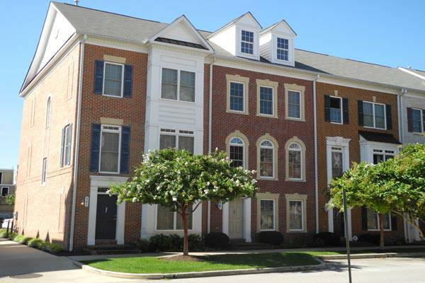 Photo - 300 Parkin St